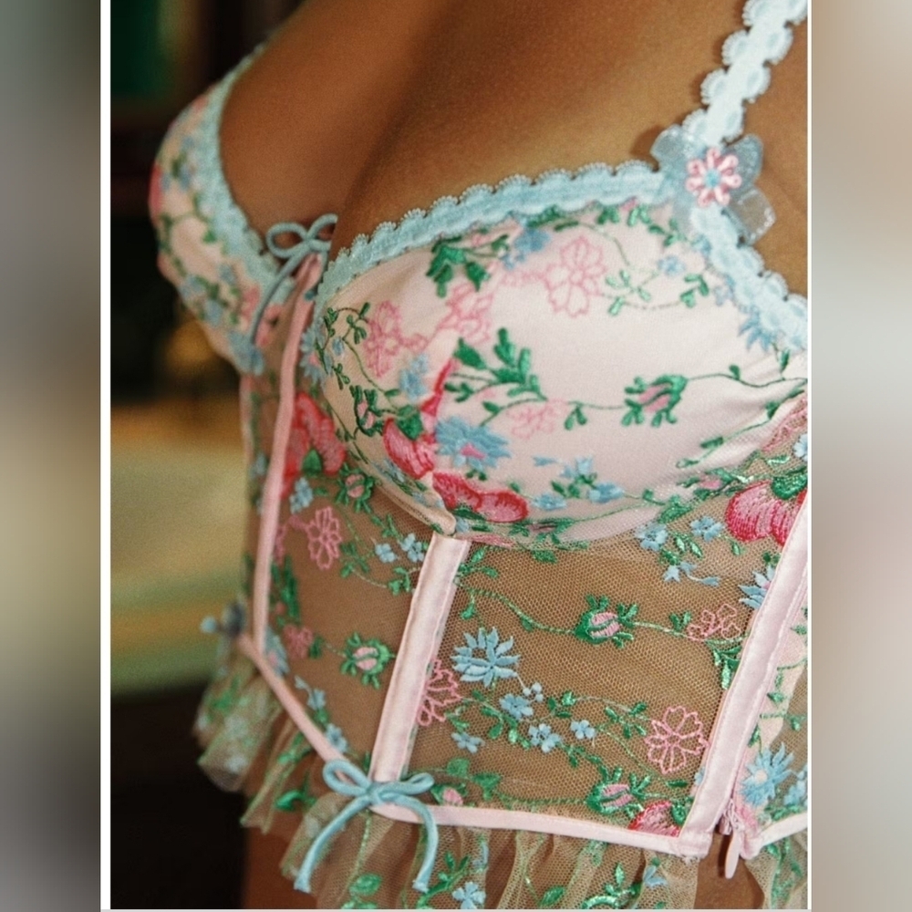 Victoria's Secret Pink and Blue Floral Lace Bra Size Medium - Picture 3 of 10